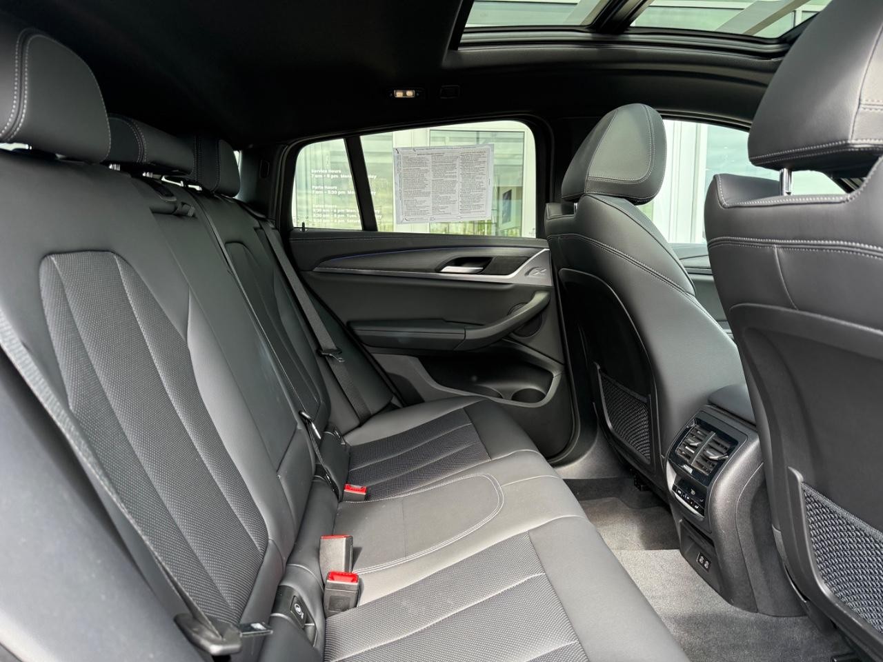 BMW X4 Vehicle Image 10