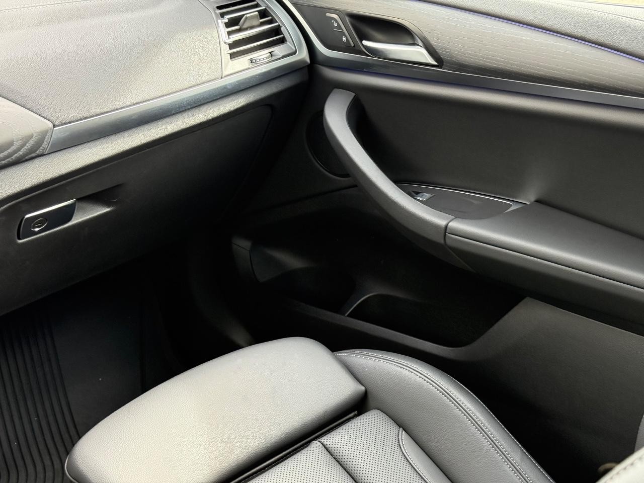 BMW X4 Vehicle Image 15