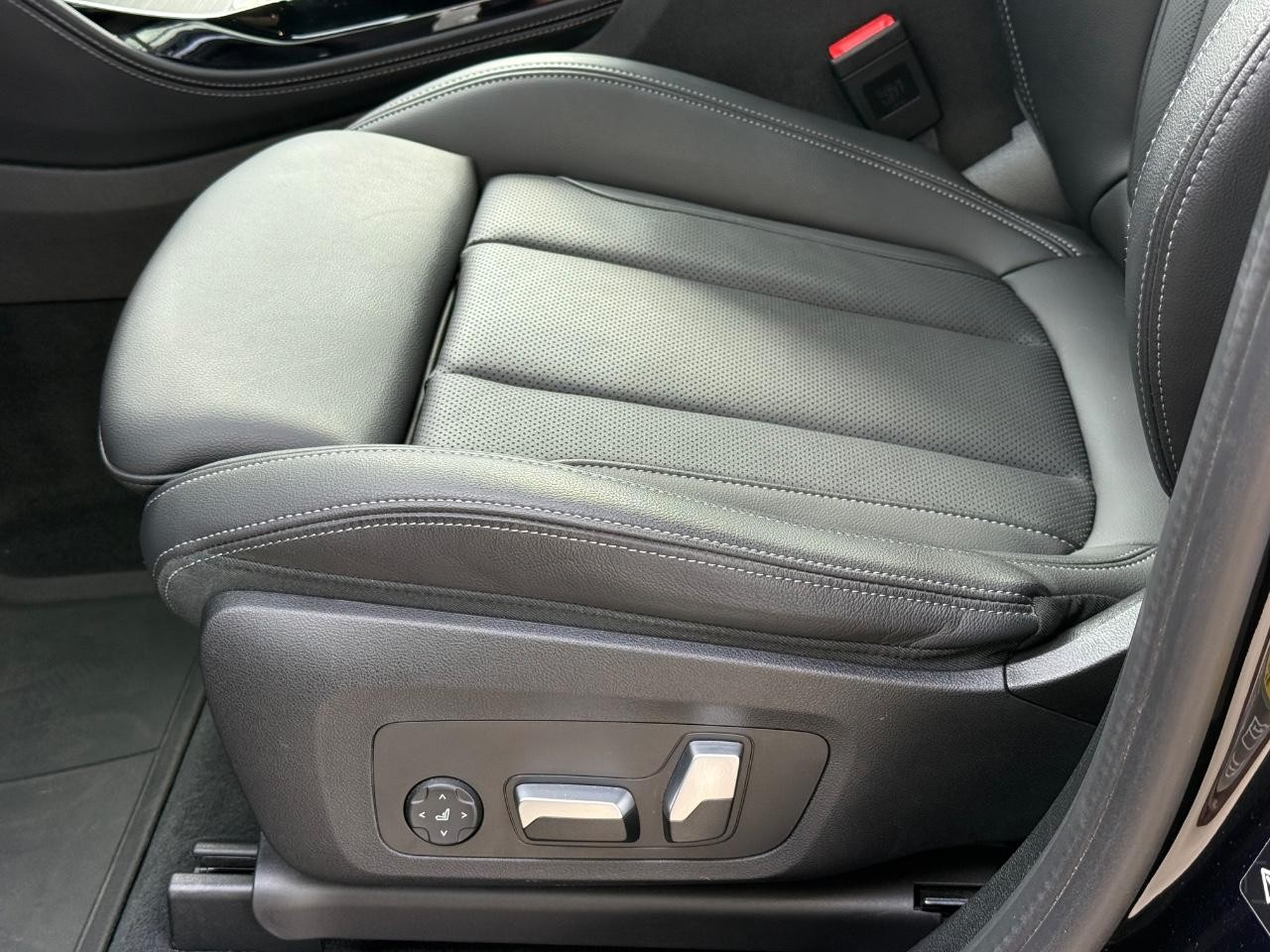 BMW X4 Vehicle Image 26