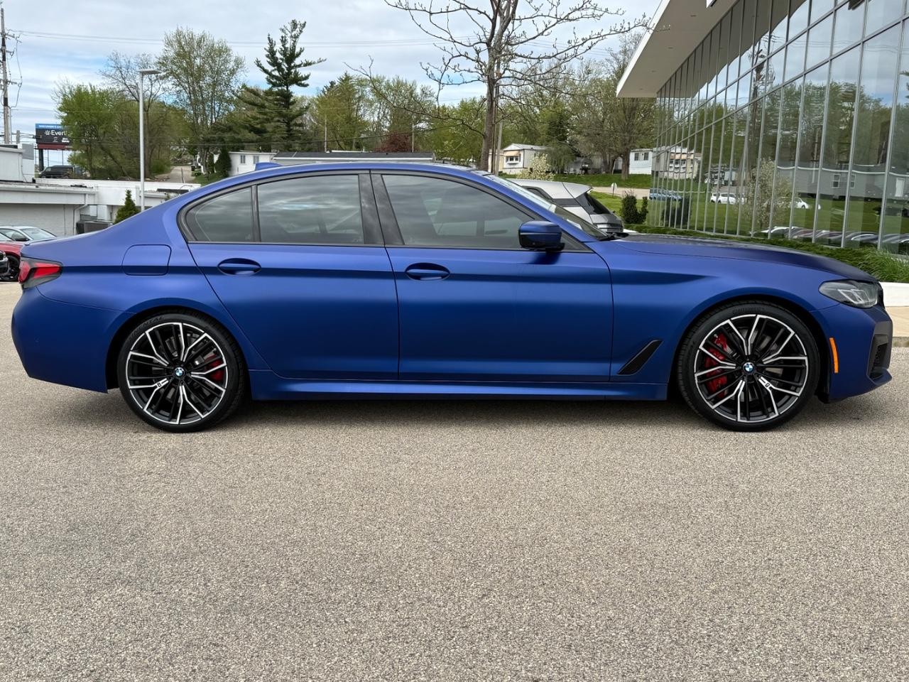 BMW 5 Series Vehicle Image 02