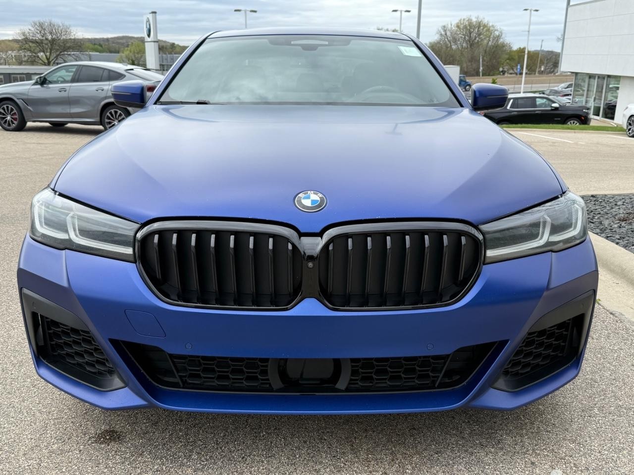 BMW 5 Series Vehicle Image 09
