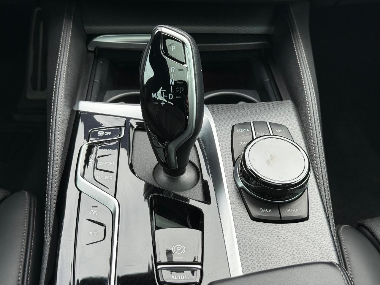 BMW 5 Series Vehicle Image 14