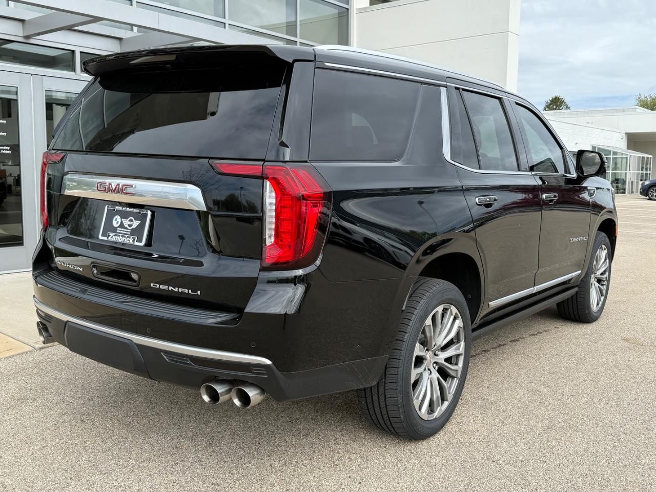GMC Yukon Vehicle Image 03