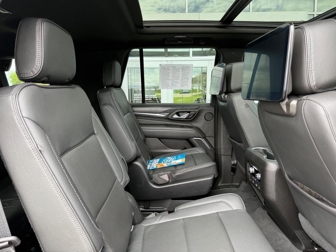GMC Yukon Vehicle Image 10