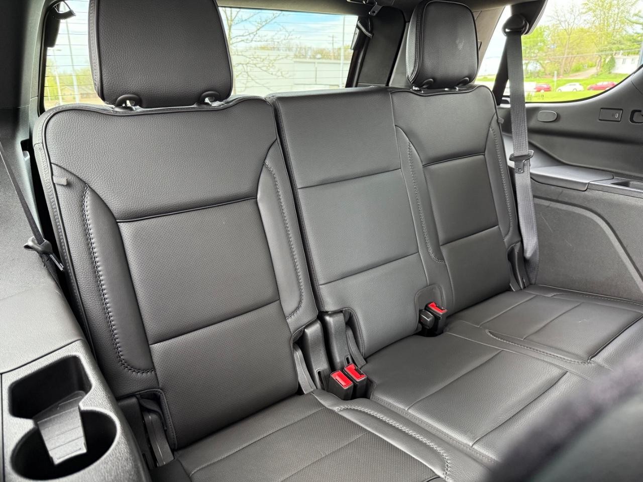 GMC Yukon Vehicle Image 11