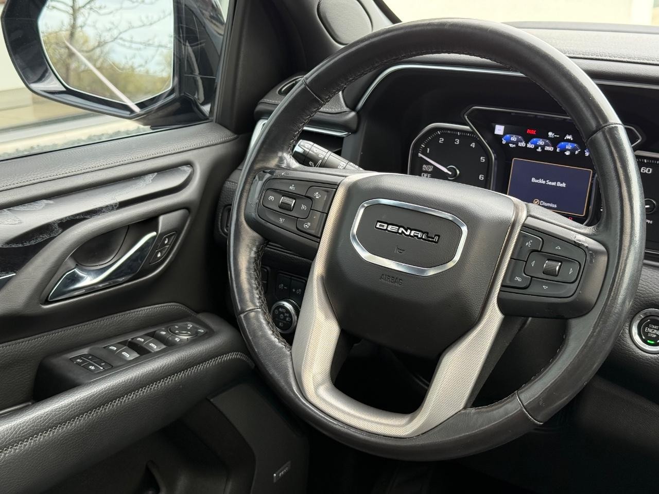 GMC Yukon Vehicle Image 16