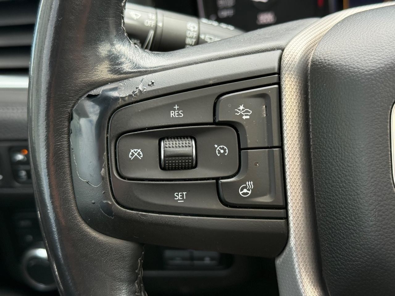 GMC Yukon Vehicle Image 18