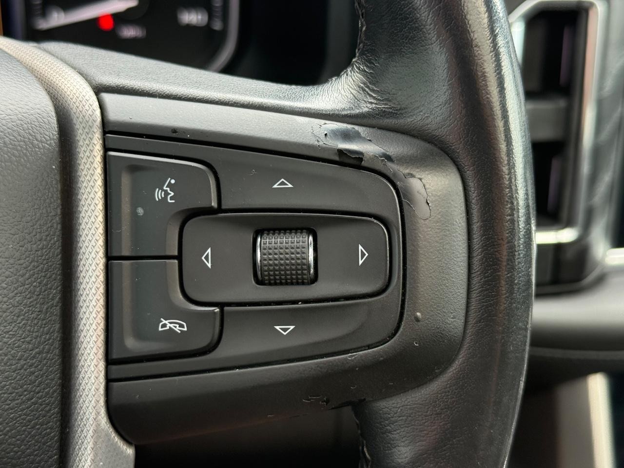 GMC Yukon Vehicle Image 19