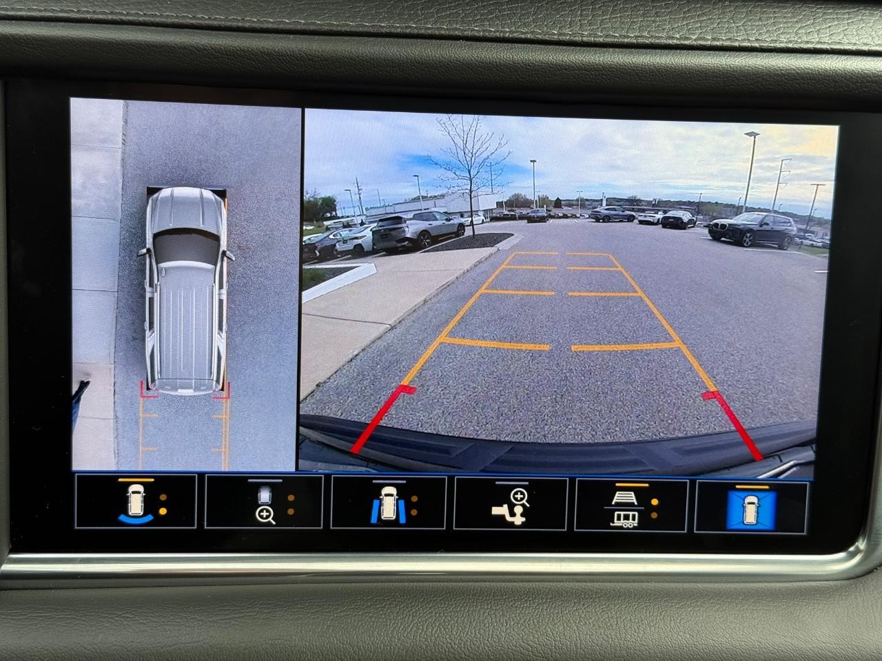 GMC Yukon Vehicle Image 21