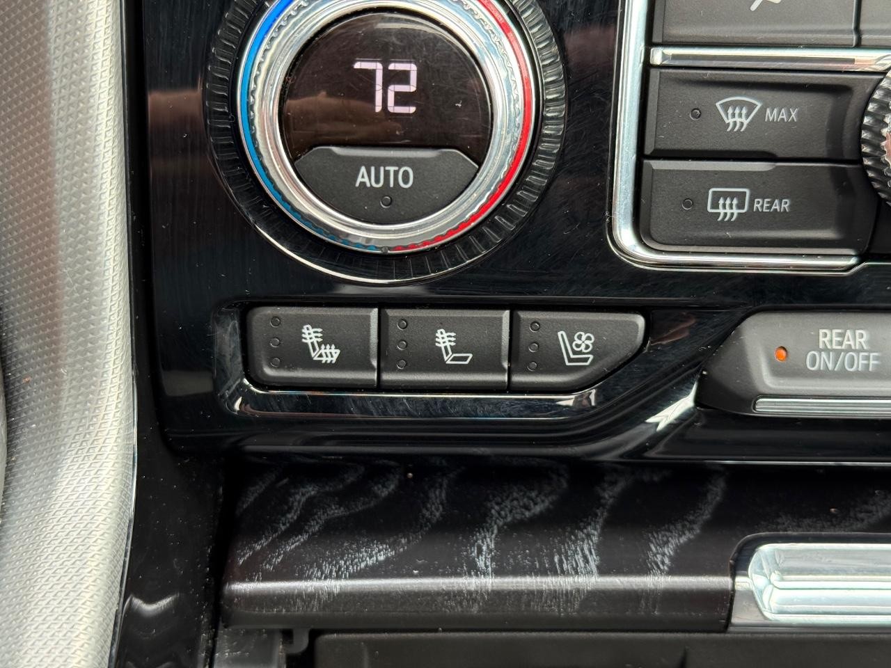 GMC Yukon Vehicle Image 22