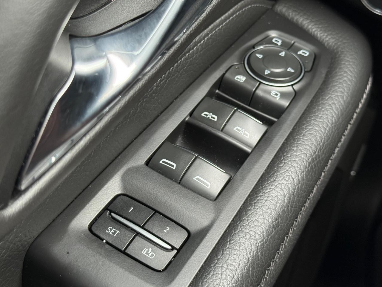 GMC Yukon Vehicle Image 24