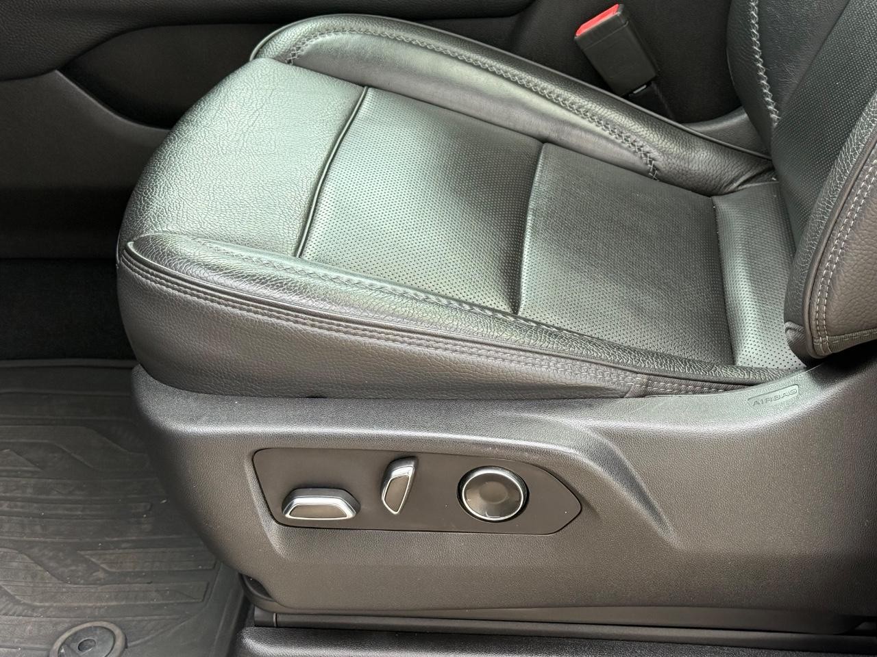 GMC Yukon Vehicle Image 25