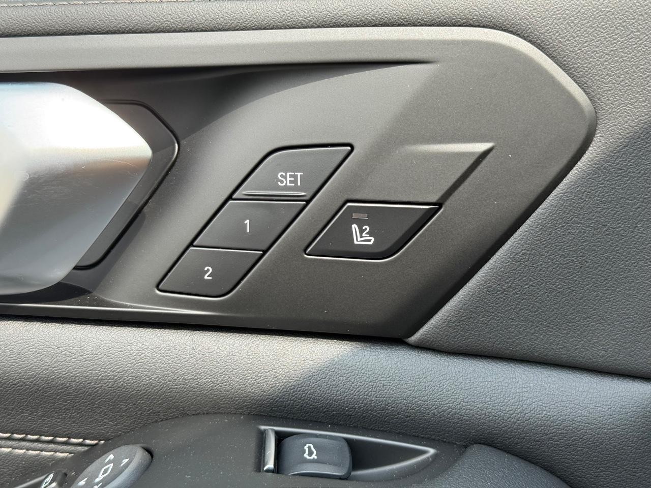 BMW X5 Vehicle Image 11
