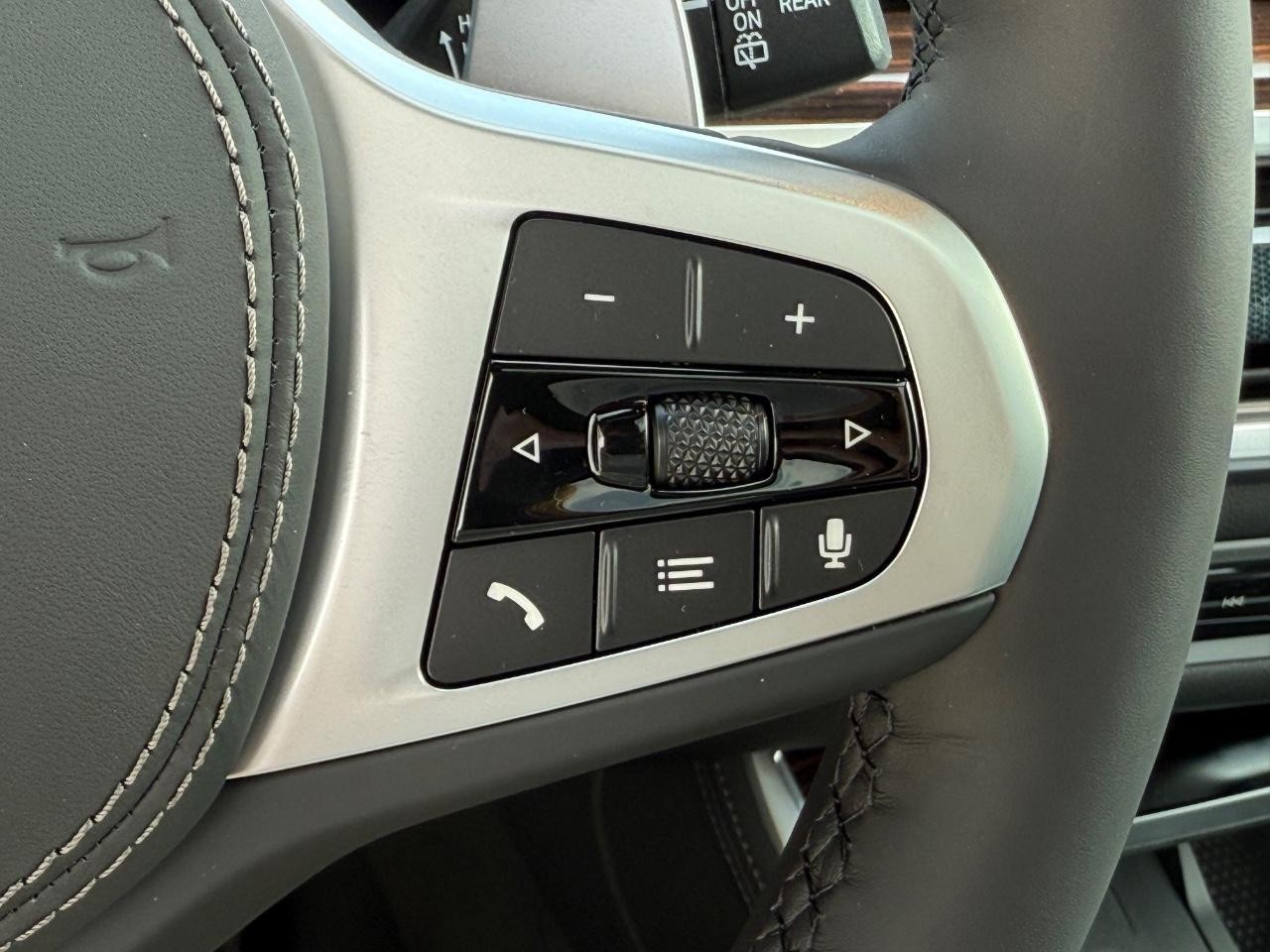 BMW X5 Vehicle Image 13