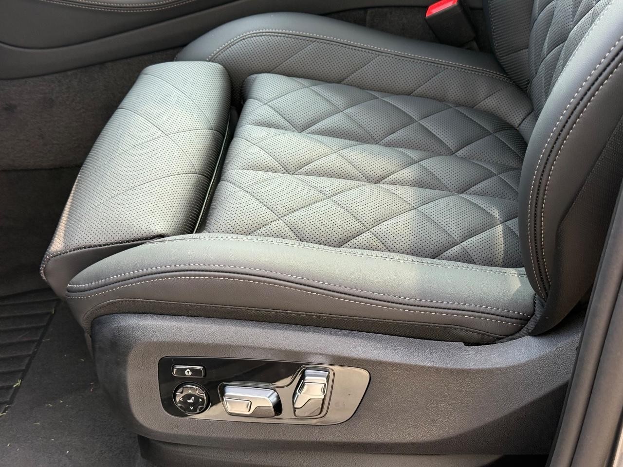 BMW X5 Vehicle Image 18