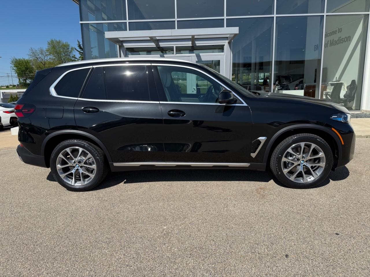 BMW X5 Vehicle Image 02