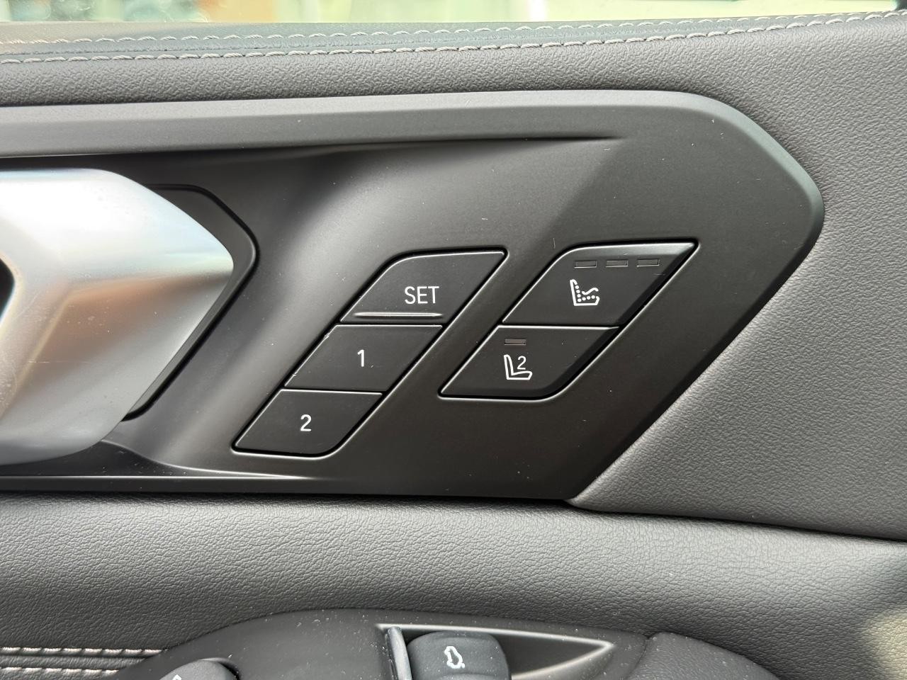 BMW X5 Vehicle Image 12
