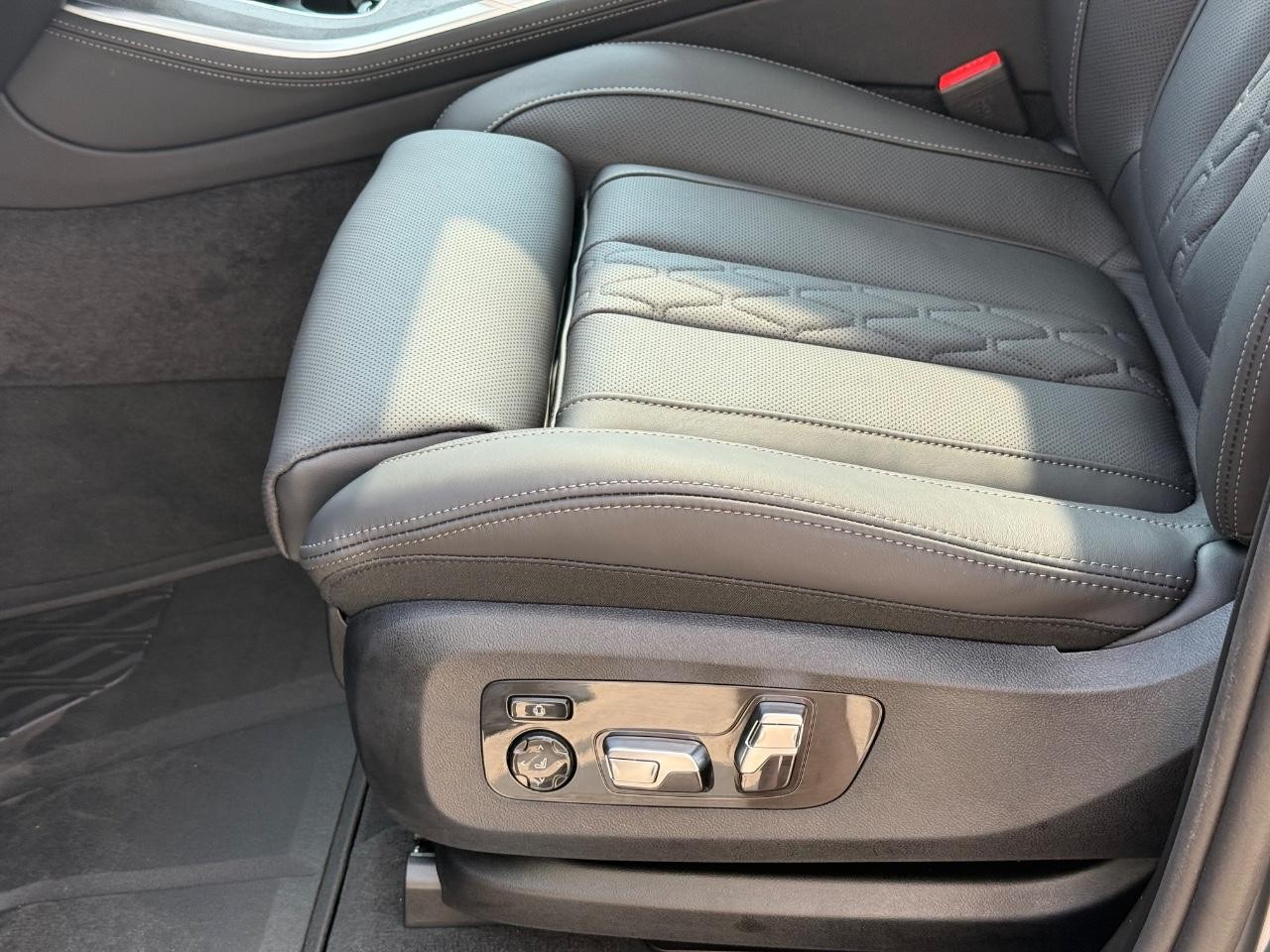 BMW X5 Vehicle Image 19