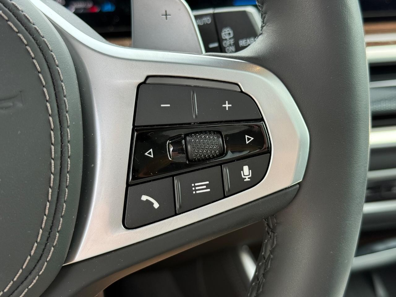 BMW X5 Vehicle Image 13