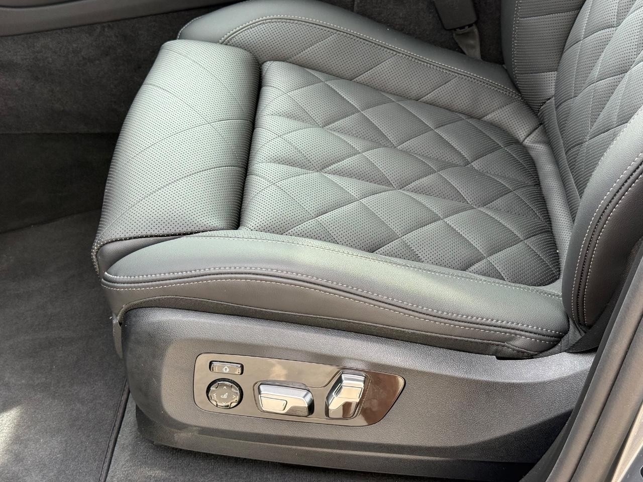 BMW X5 Vehicle Image 17