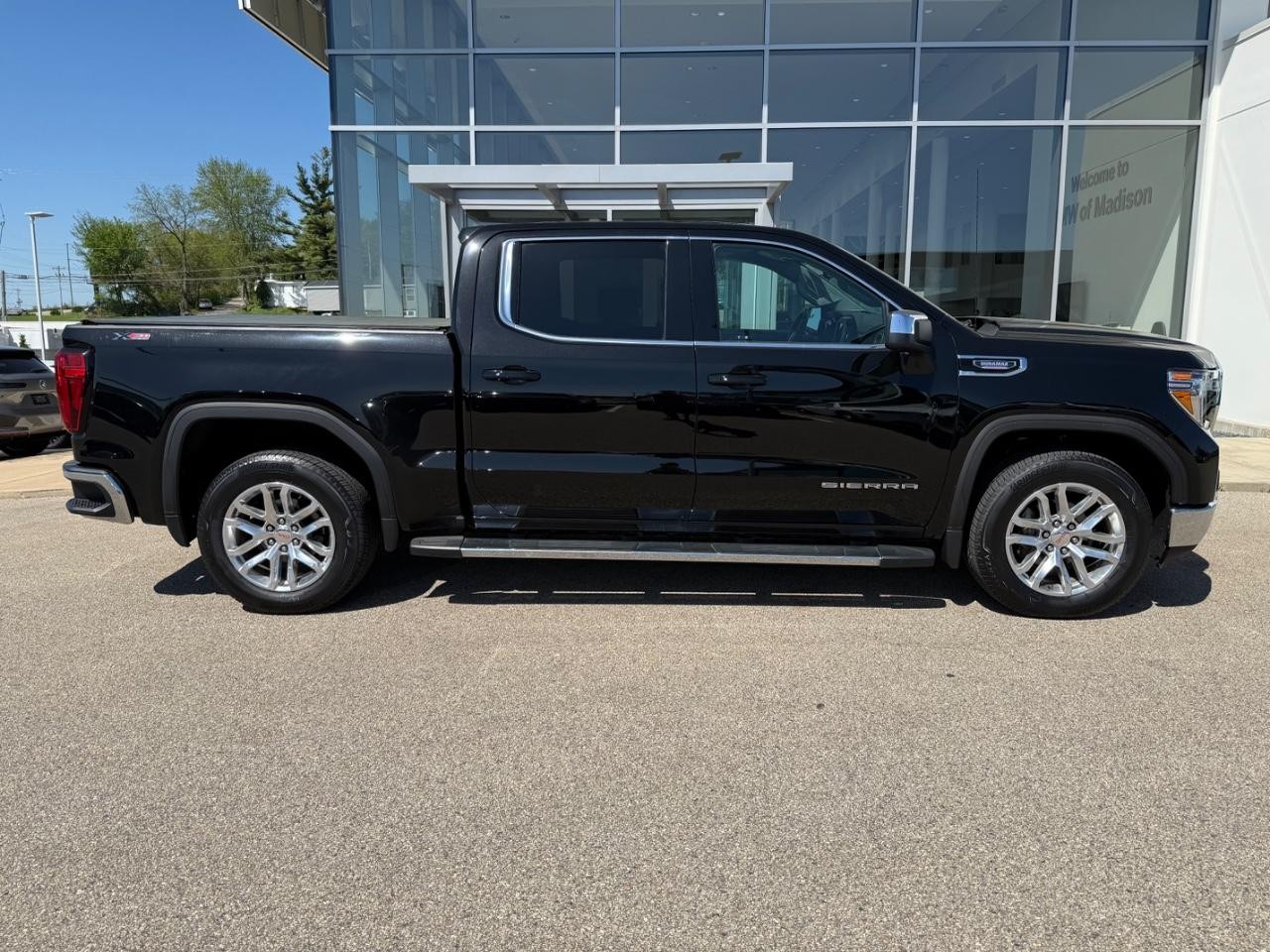 GMC Sierra 1500 Vehicle Image 02