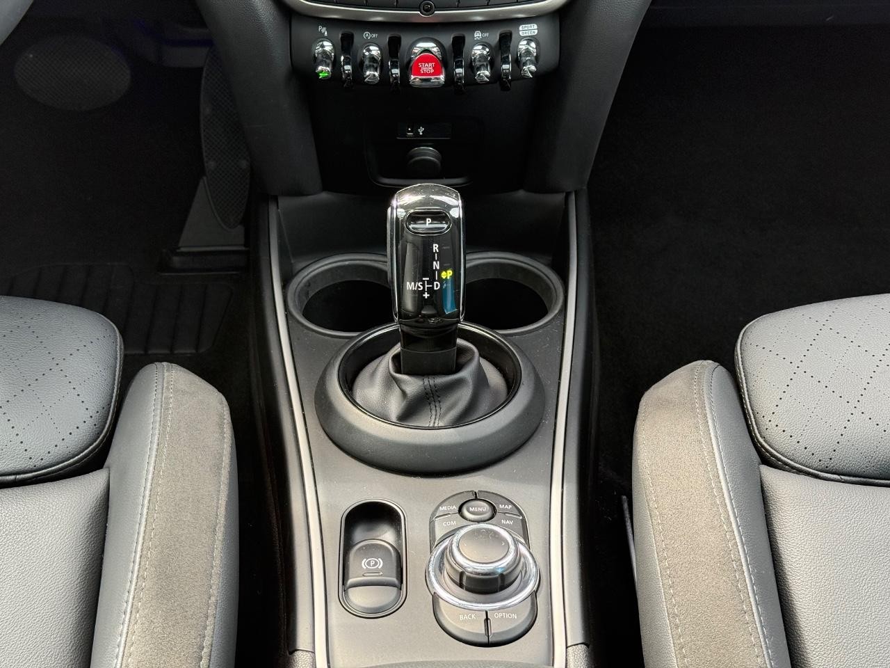MINI Countryman Vehicle Image 13