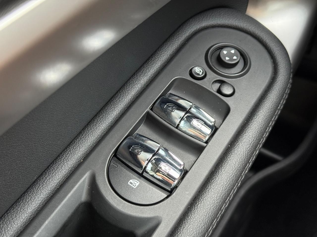 MINI Countryman Vehicle Image 22