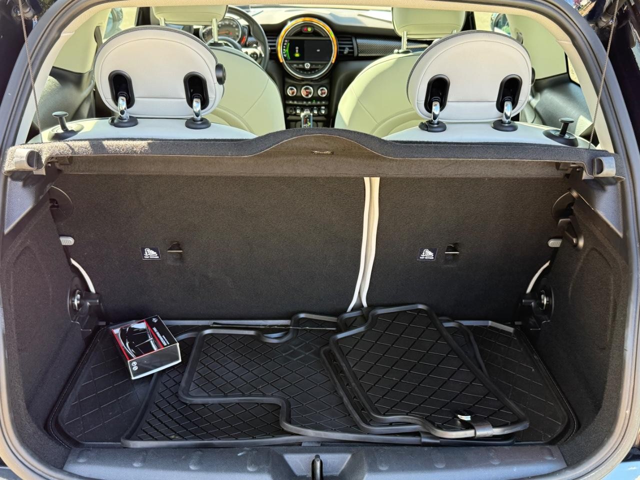 MINI Hardtop 2 Door Vehicle Image 05