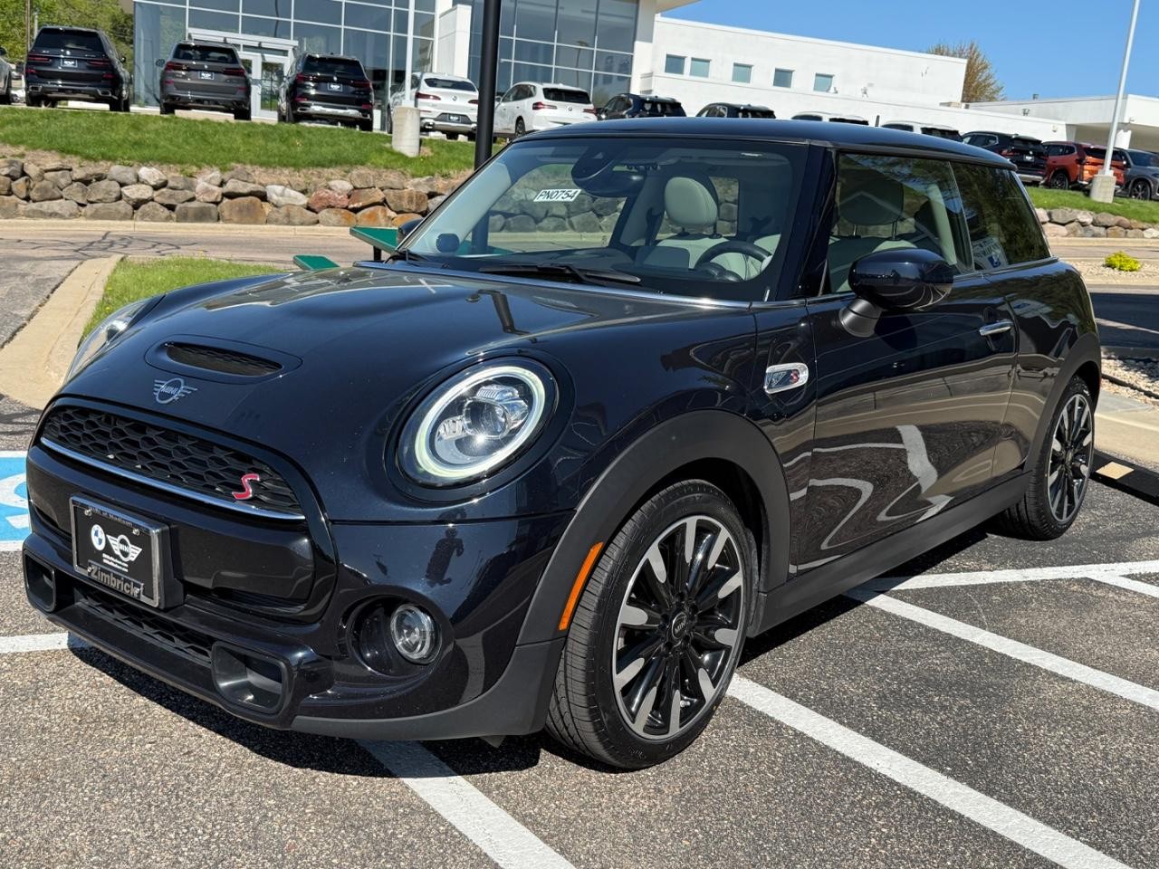 MINI Hardtop 2 Door Vehicle Image 09