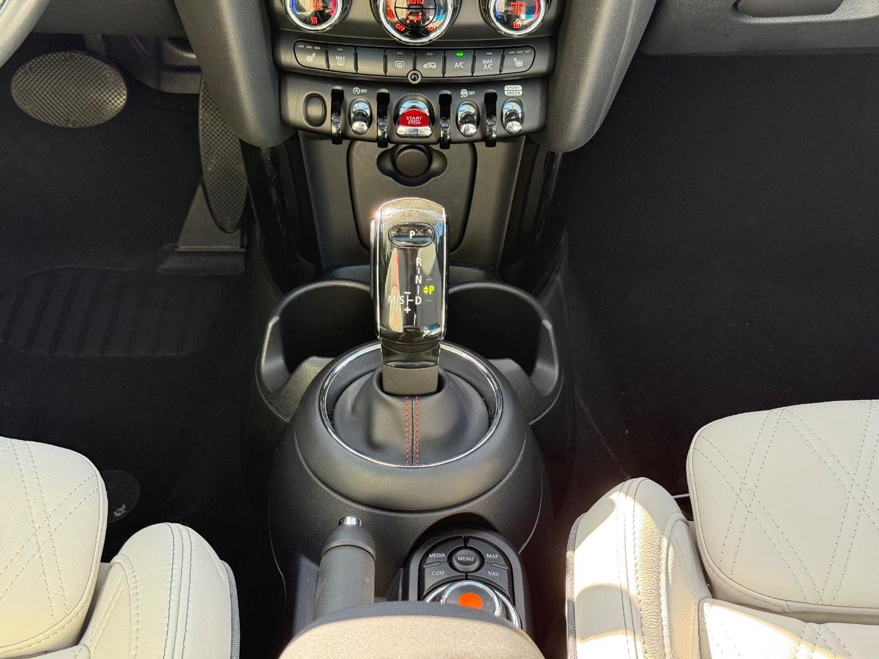 MINI Hardtop 2 Door Vehicle Image 14