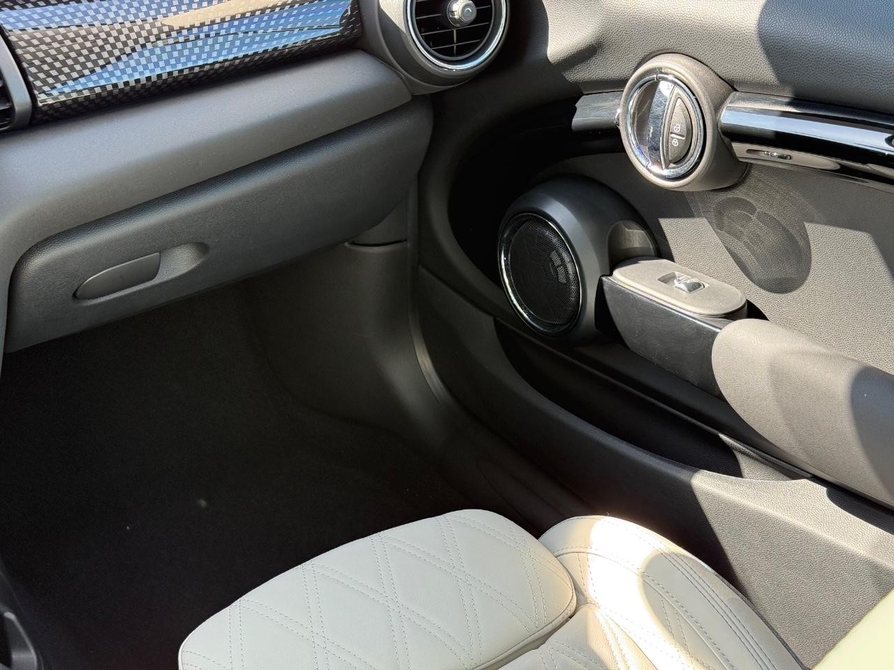 MINI Hardtop 2 Door Vehicle Image 16