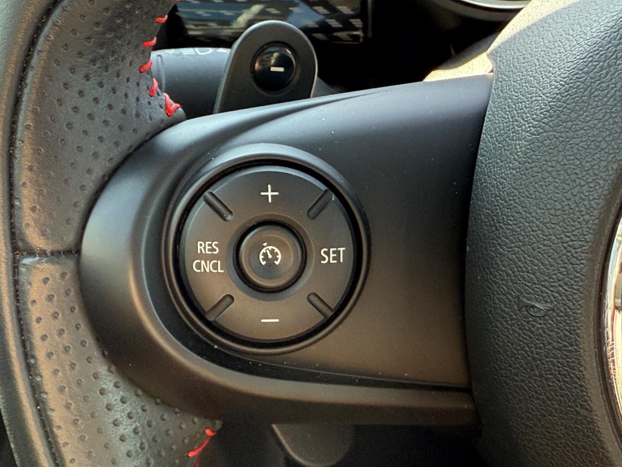 MINI Hardtop 2 Door Vehicle Image 17