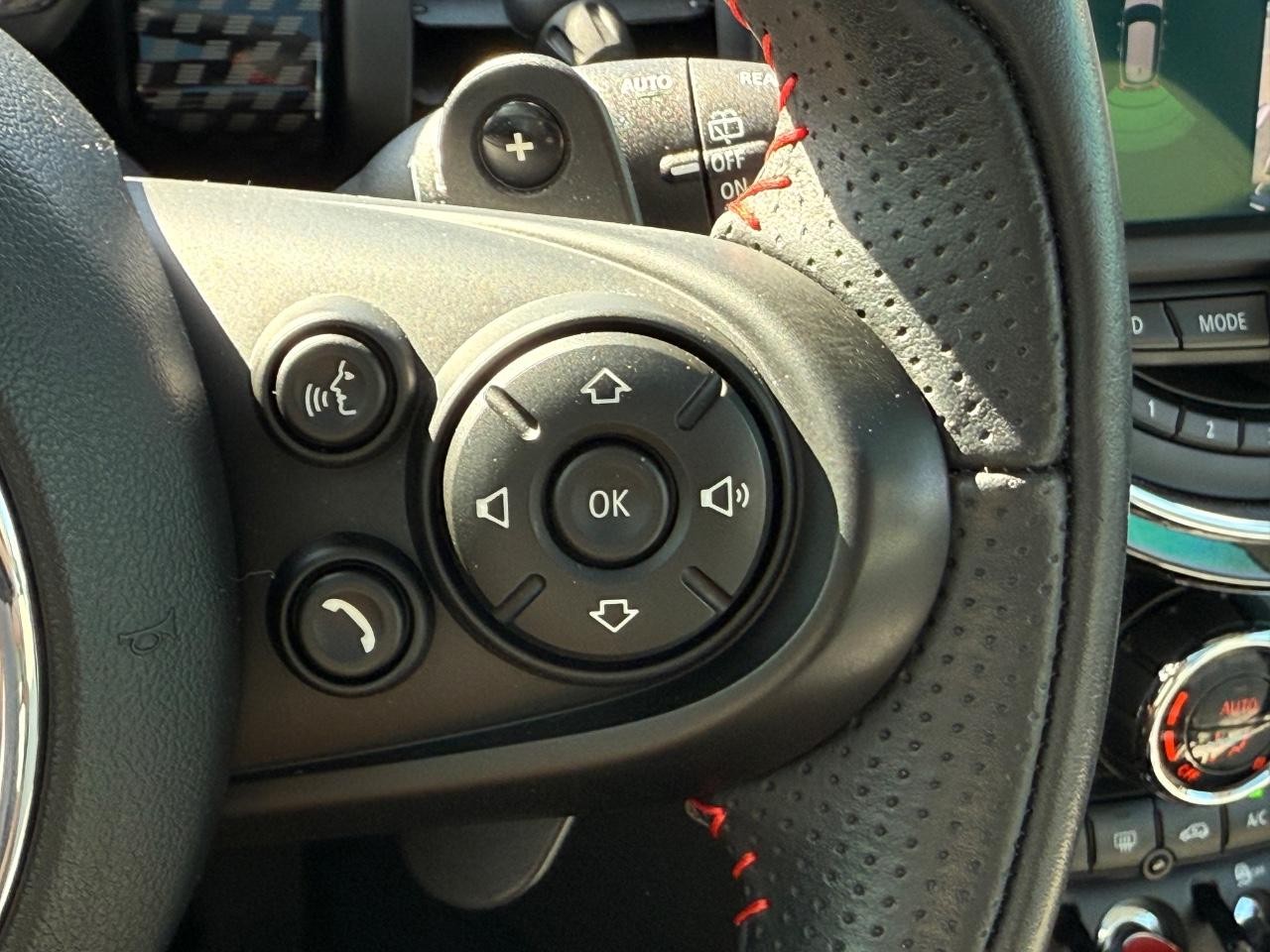 MINI Hardtop 2 Door Vehicle Image 18