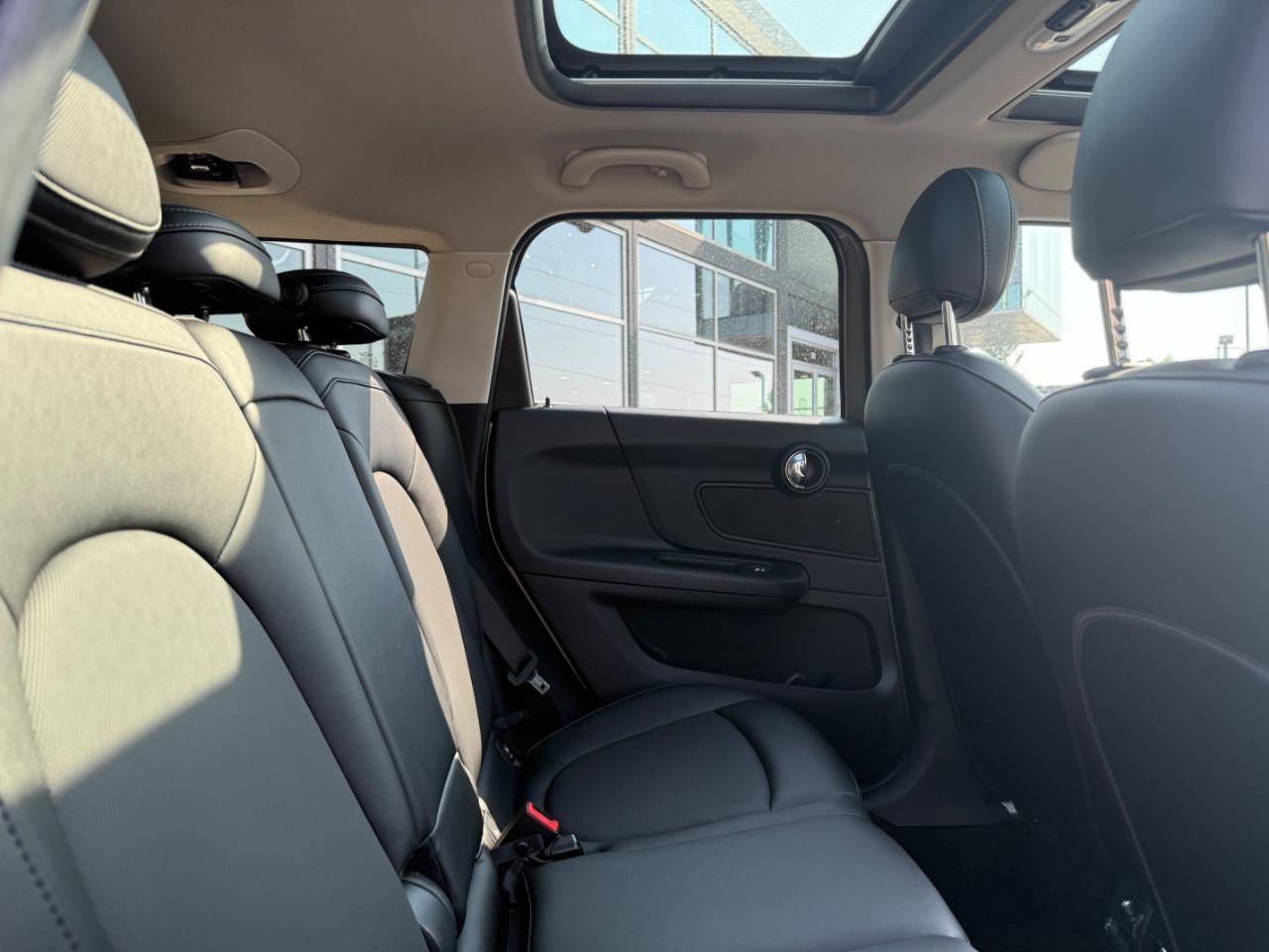 MINI Countryman Vehicle Image 10