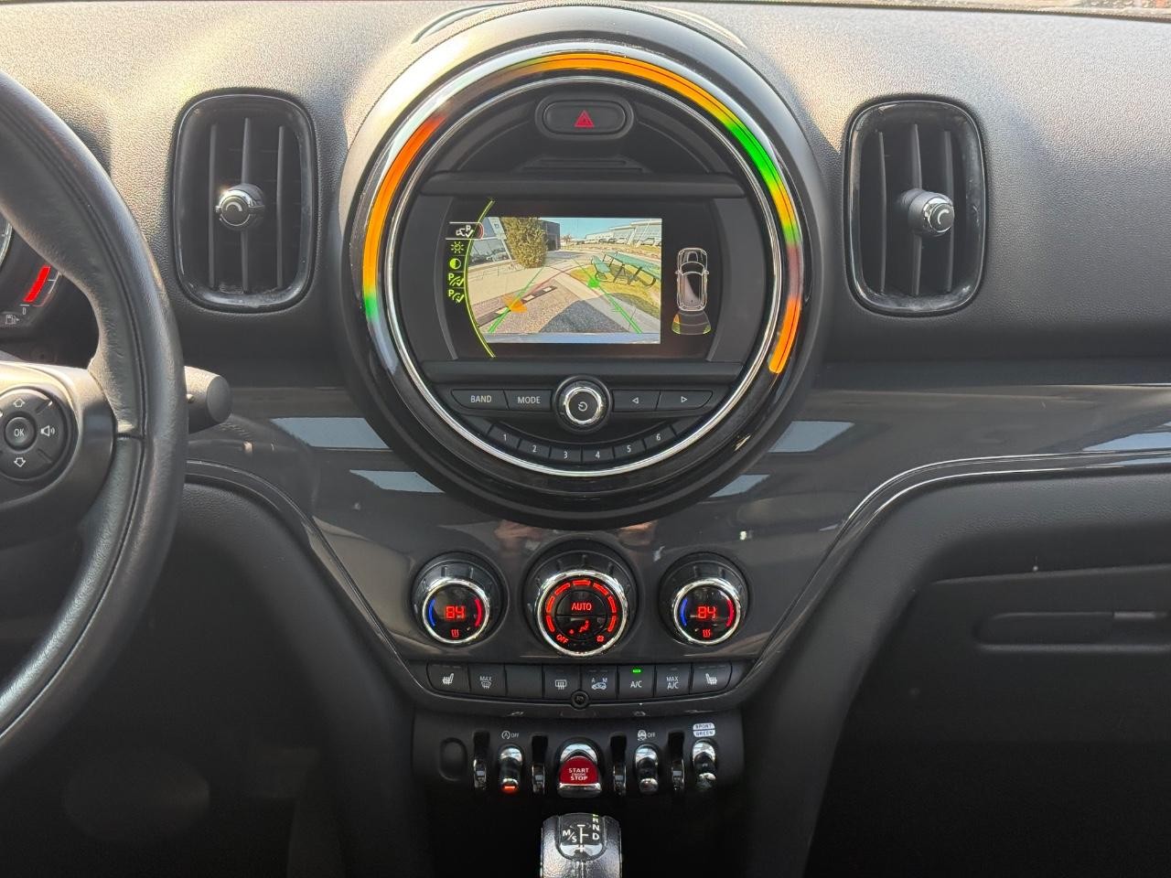MINI Countryman Vehicle Image 12