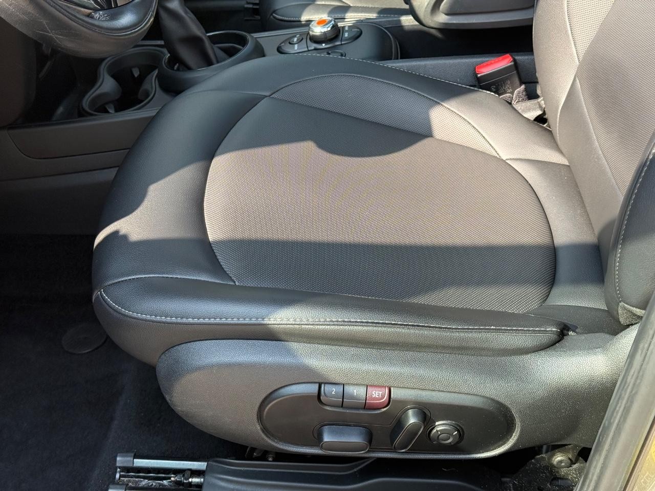 MINI Countryman Vehicle Image 21