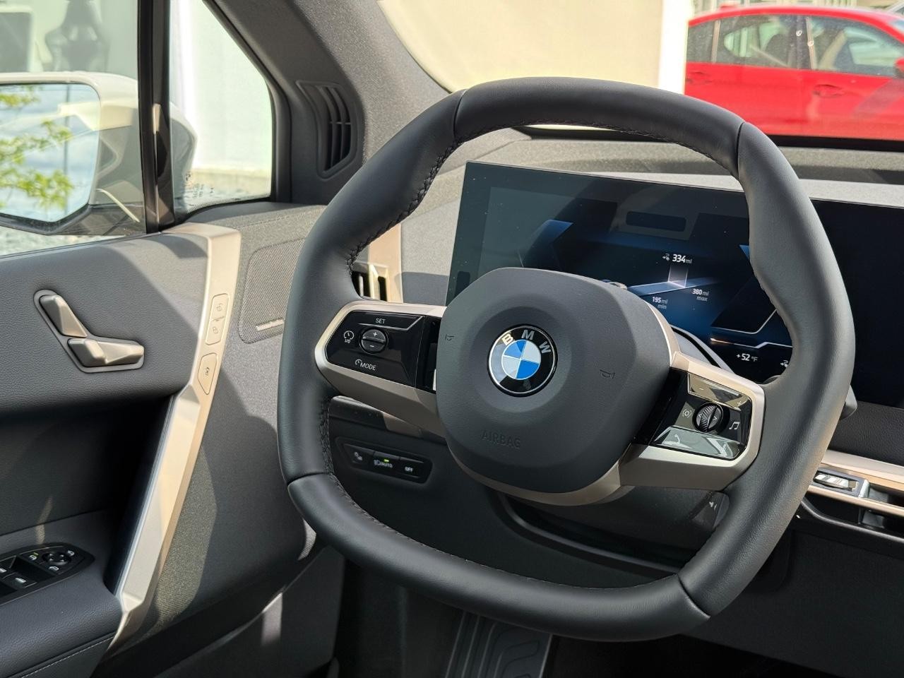 BMW iX Vehicle Image 08