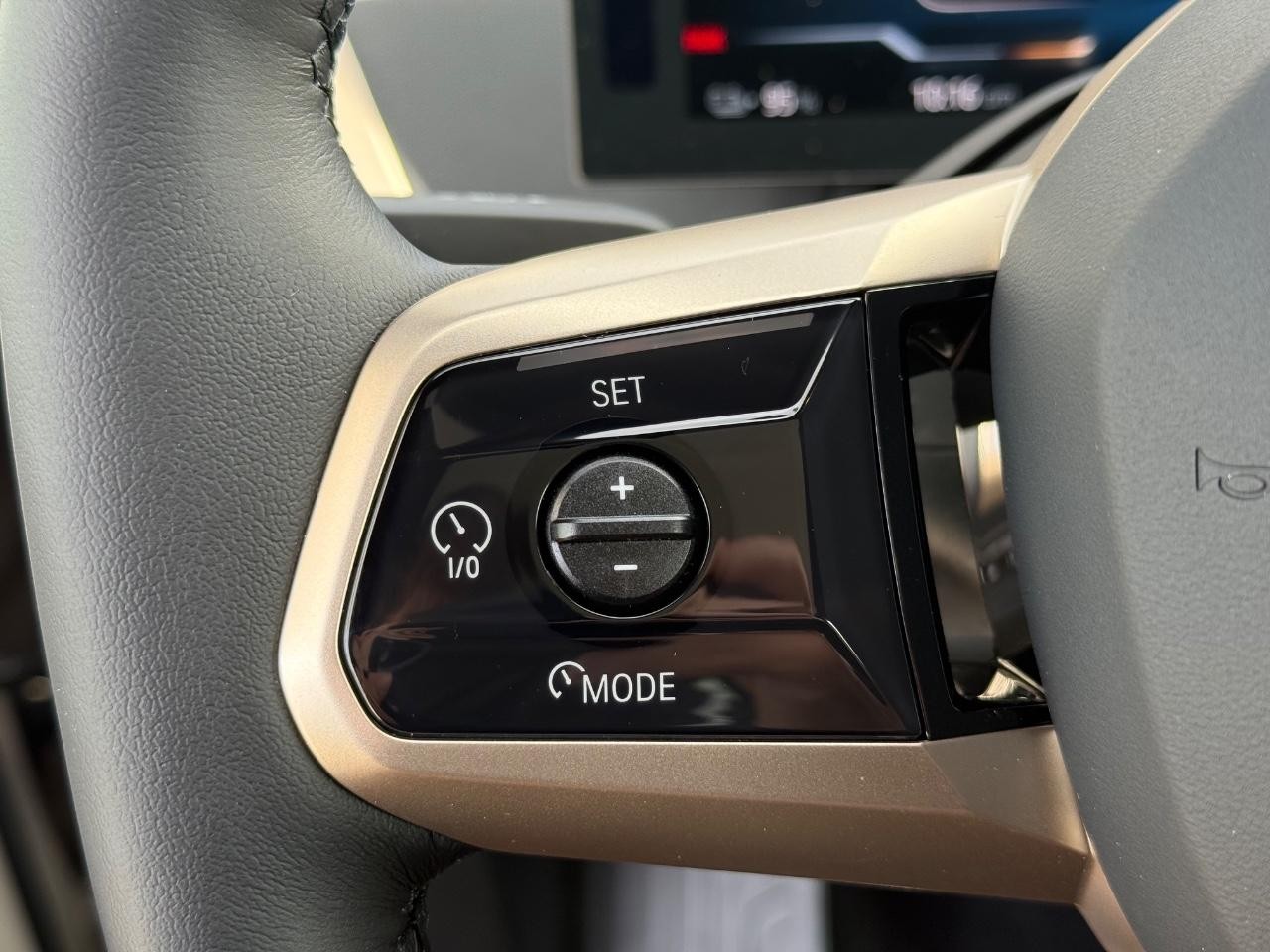 BMW iX Vehicle Image 11