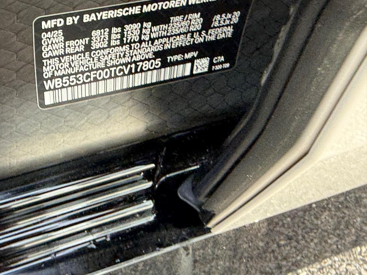 BMW iX Vehicle Image 17