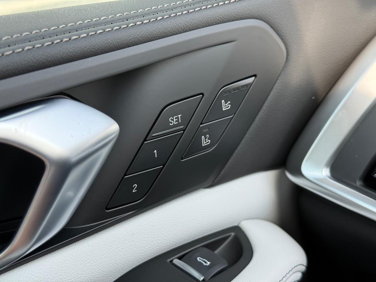 BMW X5 Vehicle Image 11
