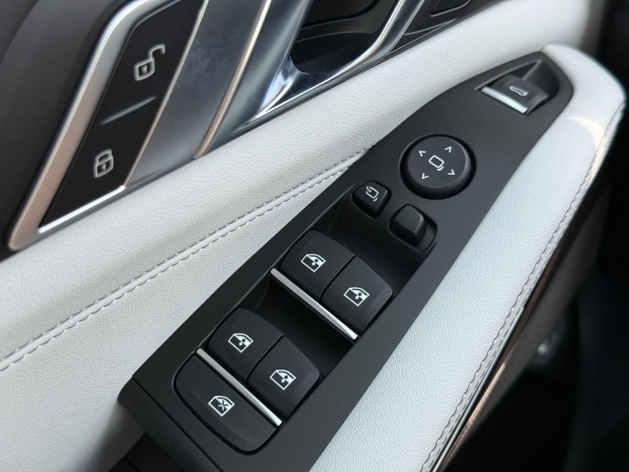 BMW X5 Vehicle Image 17
