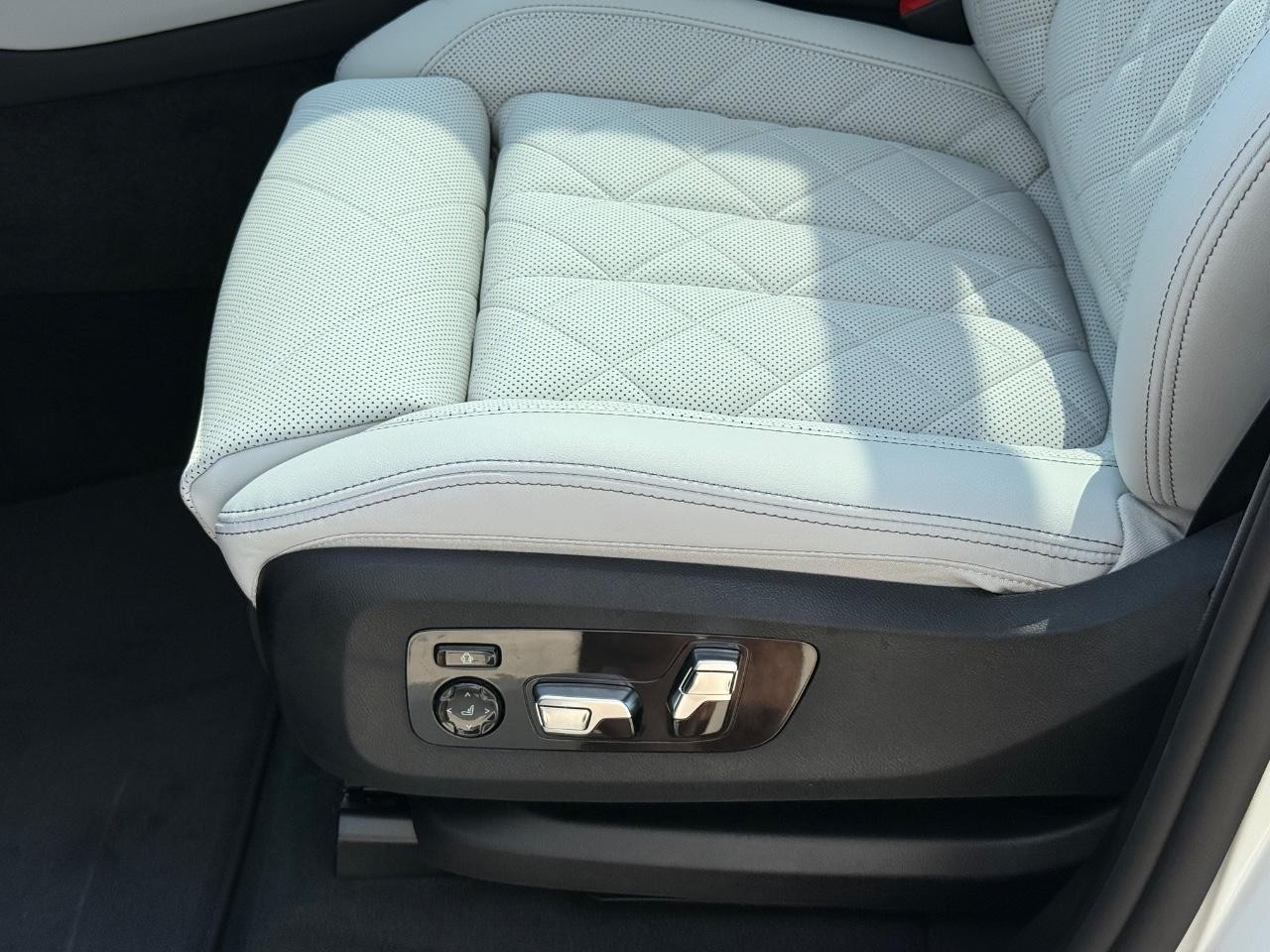 BMW X5 Vehicle Image 18