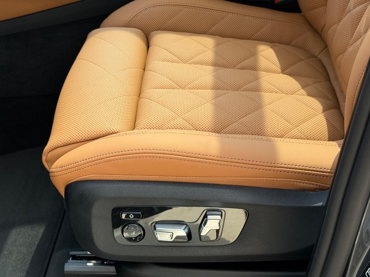 BMW X5 Vehicle Image 18