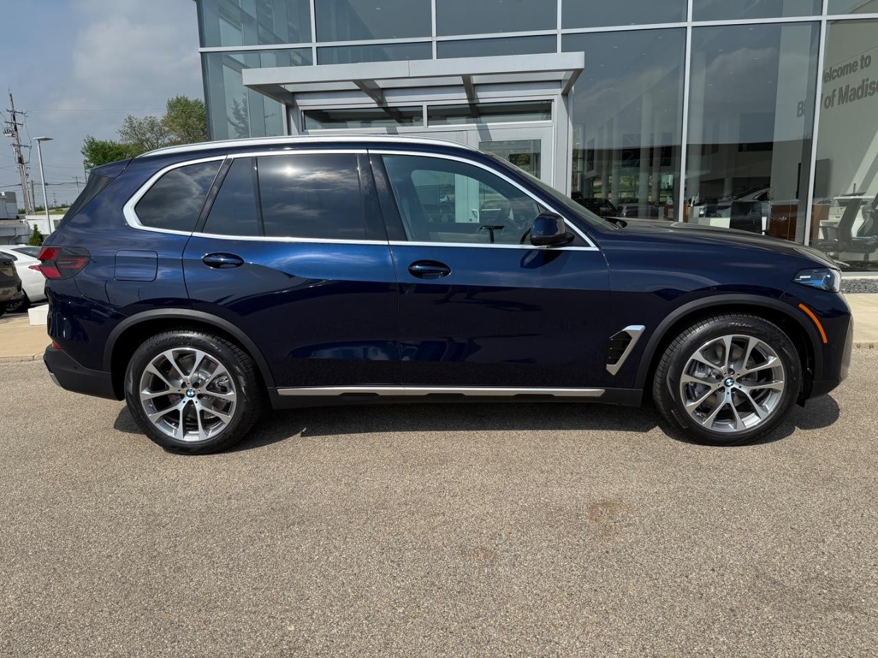 BMW X5 Vehicle Image 02