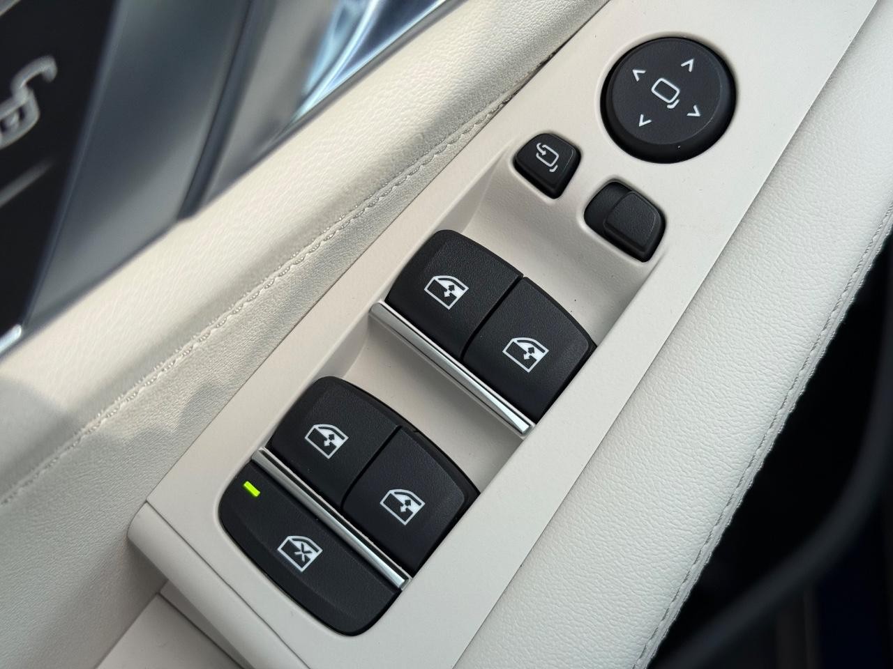 BMW X5 Vehicle Image 17
