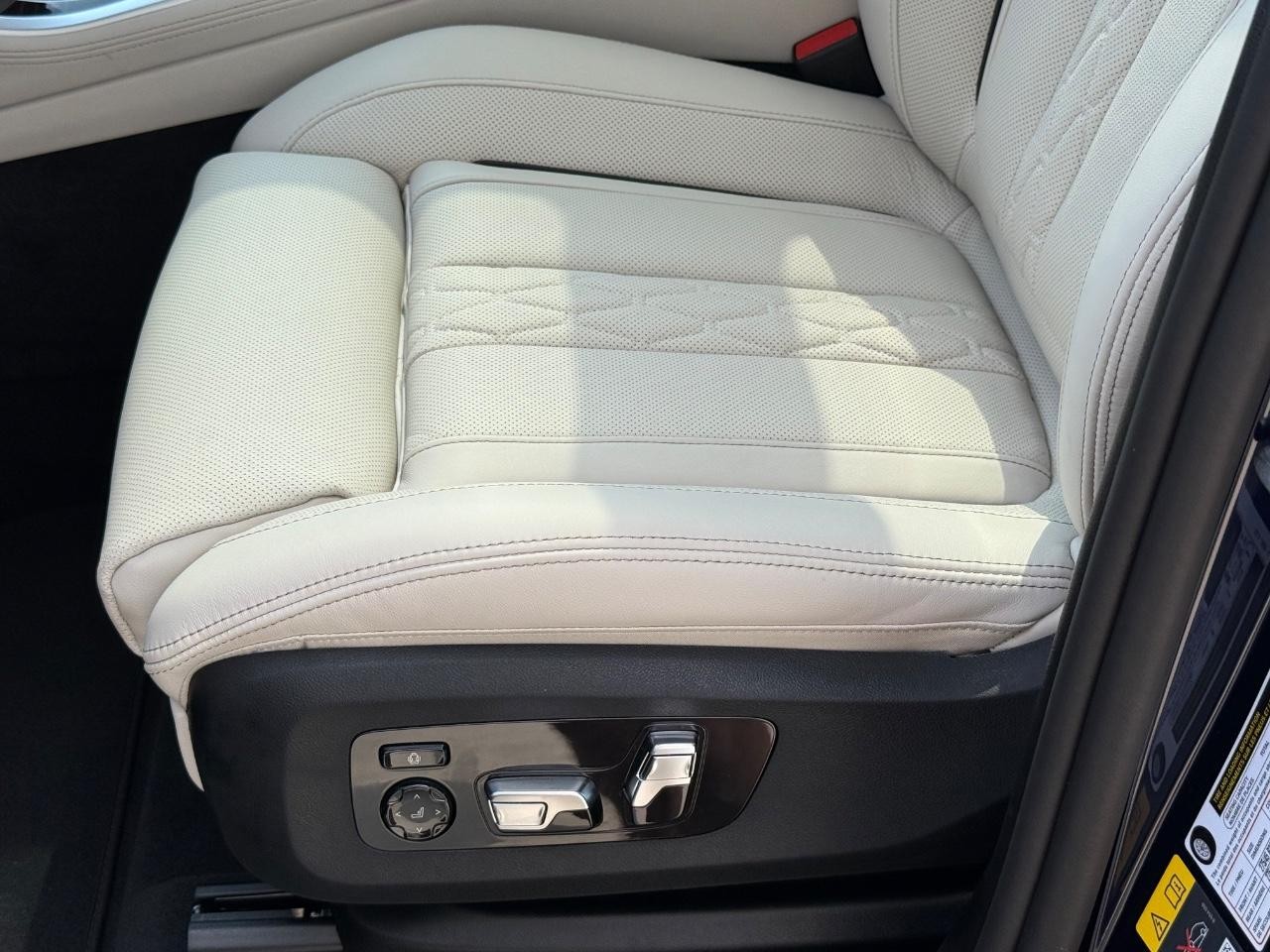 BMW X5 Vehicle Image 18