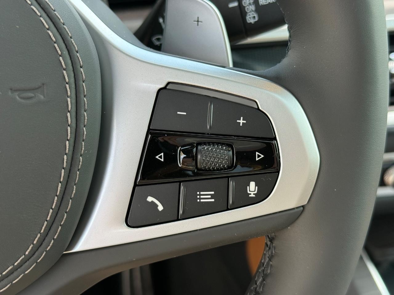 BMW X5 Vehicle Image 13