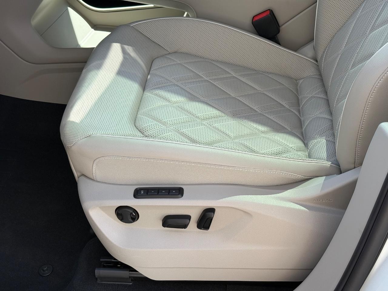 Volkswagen Atlas Vehicle Image 22