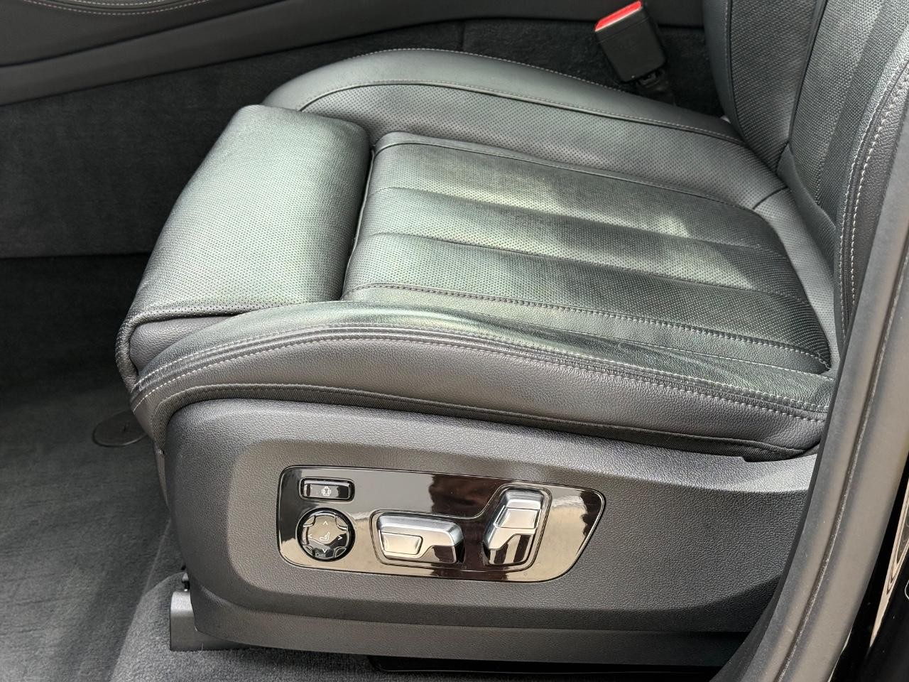 BMW X5 Vehicle Image 24