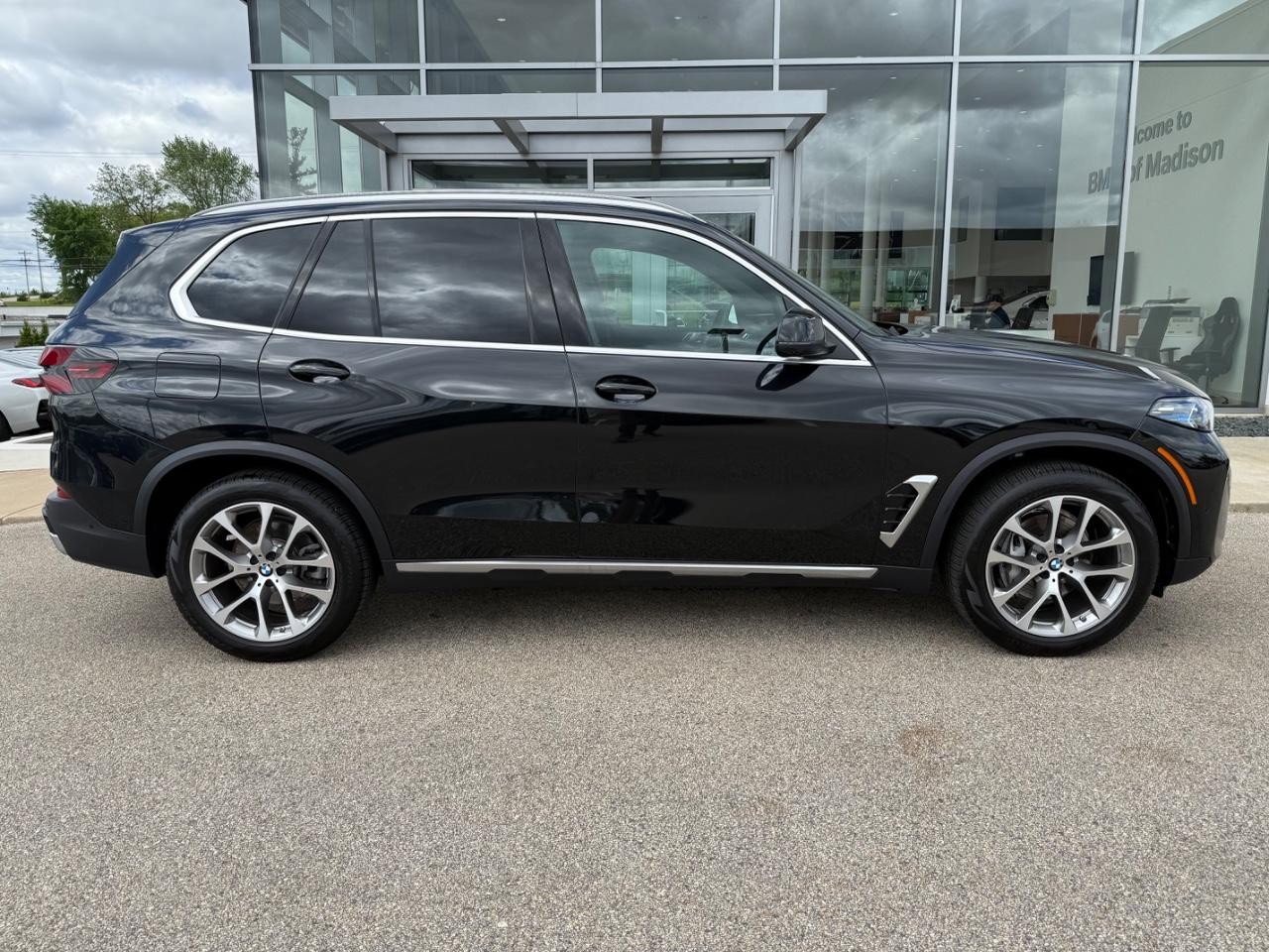 BMW X5 Vehicle Image 02